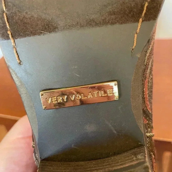 Stunning gold fabric very volatile booties size 7 - Picture 6 of 9